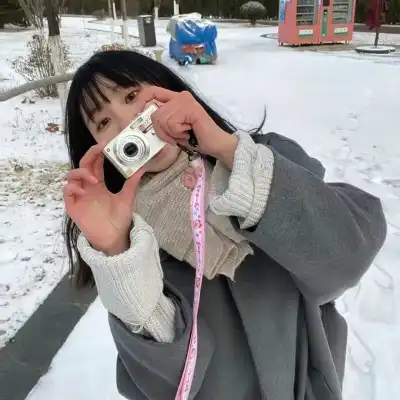钟由希